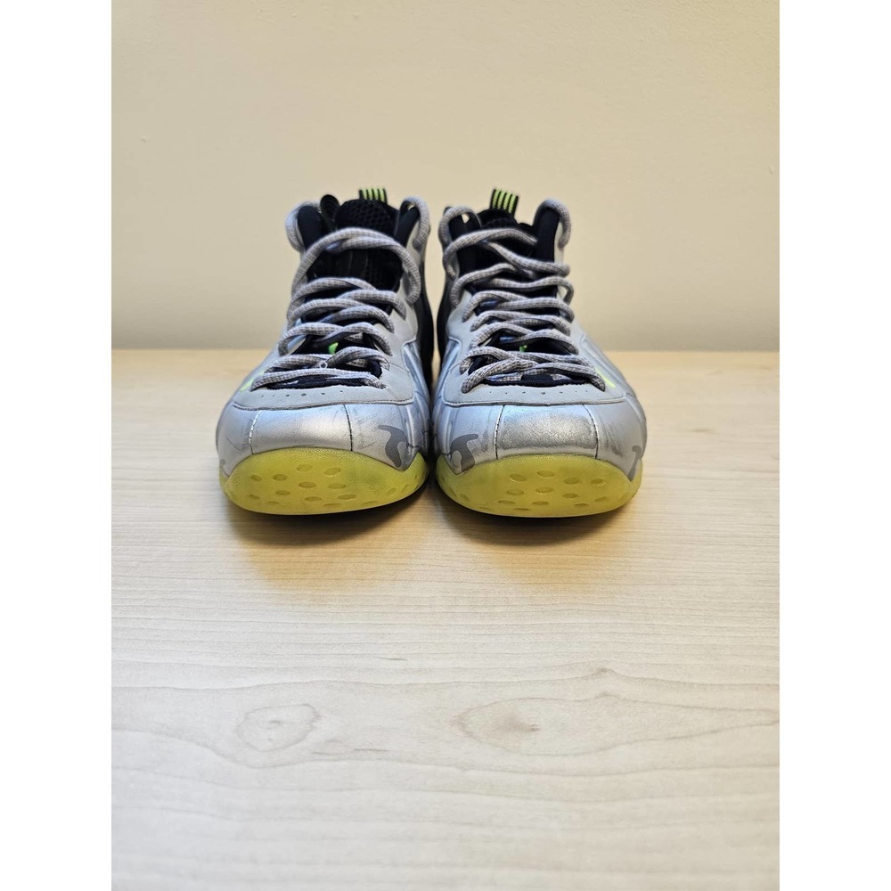 Nike Air Foamposite One Premium Metallic Silver Volt 575420 004 Sz 9.5 - Picture 3 of 7